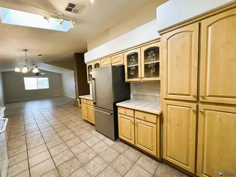 Kitchen - 14850 E 51 Dr, Yuma, AZ 85367 photo 5 of 6
