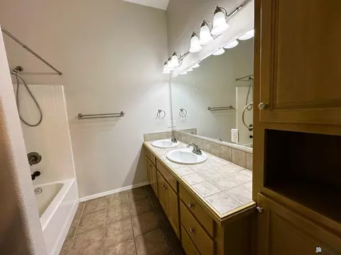 Bath - 14850 E 51 Dr, Yuma, AZ 85367 photo 1 of 3