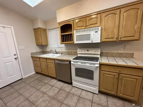 Kitchen - 14850 E 51 Dr, Yuma, AZ 85367 photo 4 of 6