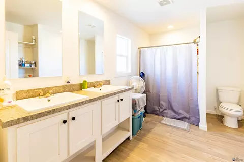 Bath - 12627 E 35 St, Yuma, AZ 85367 photo 1 of 3