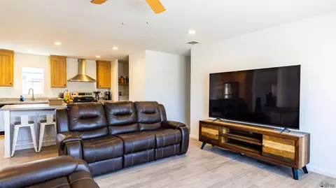 Living - 12627 E 35 St, Yuma, AZ 85367 photo 2 of 3