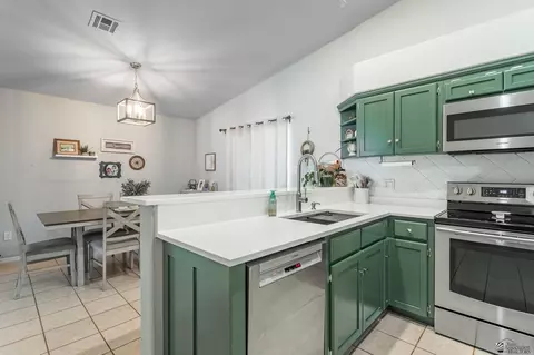 Kitchen - 9594 E 35 Pl, Yuma, AZ 85365 photo 4 of 4