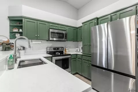 Kitchen - 9594 E 35 Pl, Yuma, AZ 85365 photo 2 of 4