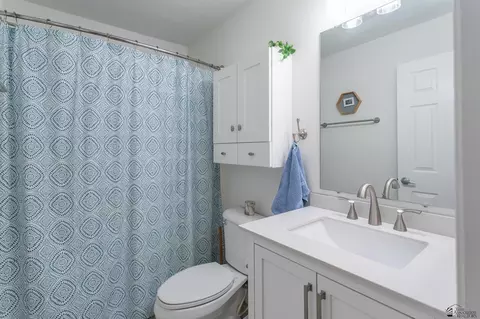 Bath - 9594 E 35 Pl, Yuma, AZ 85365 photo 2 of 2