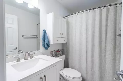 Bath - 9594 E 35 Pl, Yuma, AZ 85365 photo 1 of 2