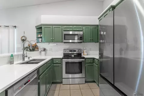 Kitchen - 9594 E 35 Pl, Yuma, AZ 85365 photo 1 of 4