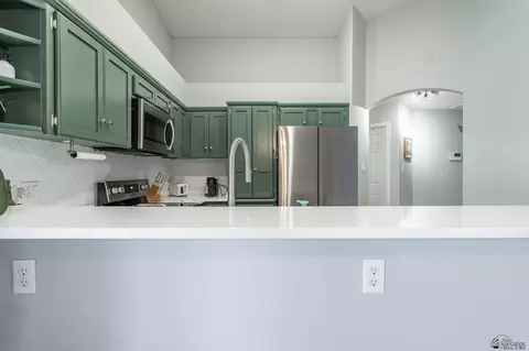 Kitchen - 9594 E 35 Pl, Yuma, AZ 85365 photo 3 of 4