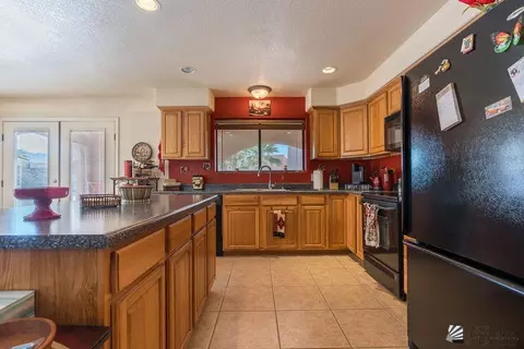 Kitchen - 14333 E 49 St, Yuma, AZ 85367 photo 3 of 3