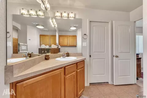 Bath - 11812 Eclipse Ct, Yuma, AZ 85367 photo 2 of 5