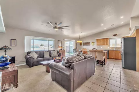 Living - 11812 Eclipse Ct, Yuma, AZ 85367 photo 2 of 4
