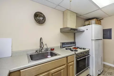 Kitchen - 13143 E 45 Ln, Yuma, AZ 85367 photo 3 of 4