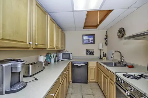 Kitchen - 13143 E 45 Ln, Yuma, AZ 85367 photo 2 of 4