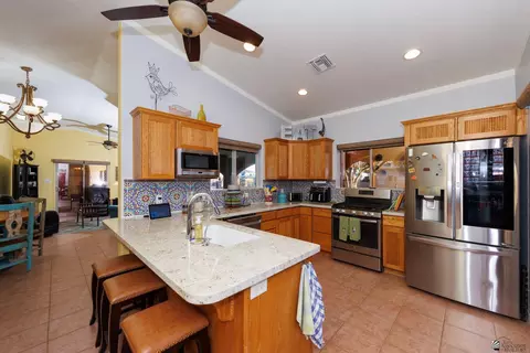 Kitchen - 13220 E 55 St, Yuma, AZ 85367 photo 4 of 11