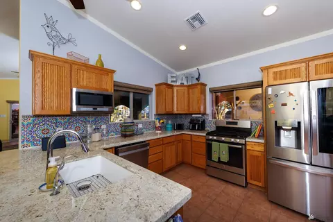 Kitchen - 13220 E 55 St, Yuma, AZ 85367 photo 6 of 11