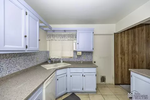 Kitchen - 232 E 25 Pl, Yuma, AZ 85364 photo 3 of 3