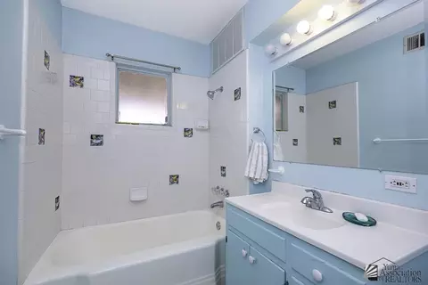 Bath - 232 E 25 Pl, Yuma, AZ 85364 photo 2 of 4