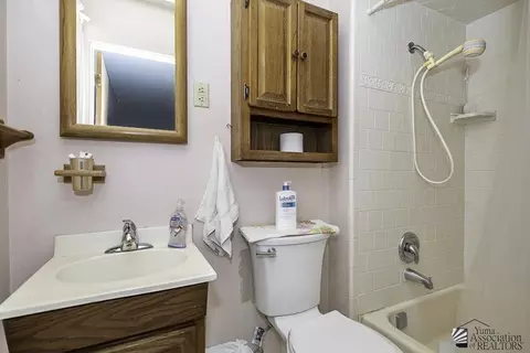 Bath - 232 E 25 Pl, Yuma, AZ 85364 photo 3 of 4