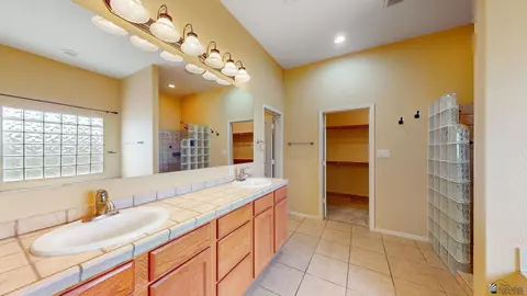 Bath - 14414 E 52 St, Yuma, AZ 85367 photo 1 of 3