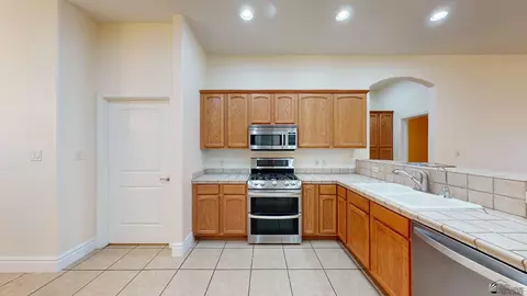 Kitchen - 14414 E 52 St, Yuma, AZ 85367 photo 2 of 3