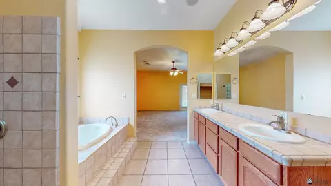 Bath - 14414 E 52 St, Yuma, AZ 85367 photo 3 of 3