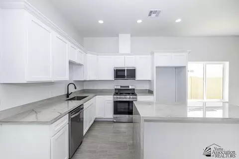 Kitchen - 7902 E 35 Pl, Yuma, AZ 85365 photo 6 of 7