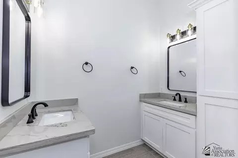 Bath - 7902 E 35 Pl, Yuma, AZ 85365 photo 2 of 7