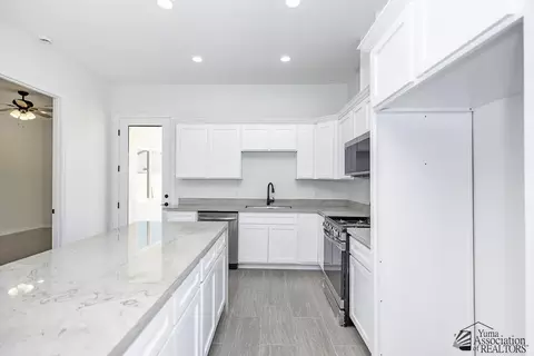 Kitchen - 7902 E 35 Pl, Yuma, AZ 85365 photo 5 of 7