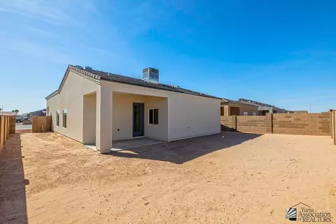 Exterior - 7902 E 35 Pl, Yuma, AZ 85365 photo 4 of 5