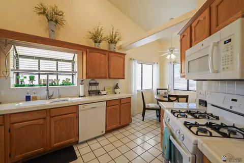 Kitchen - 13683 E 48 St, Yuma, AZ 85367 photo 1 of 3