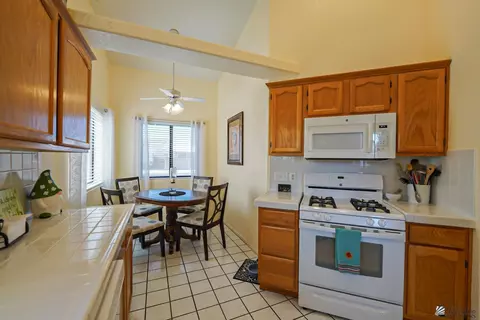 Kitchen - 13683 E 48 St, Yuma, AZ 85367 photo 3 of 3