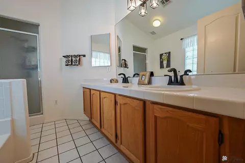 Bath - 13683 E 48 St, Yuma, AZ 85367 photo 1 of 3