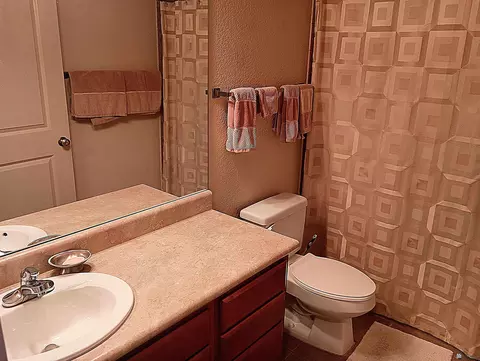 Bath - 11805 E Alpha Way, Yuma, AZ 85367 photo 1 of 4