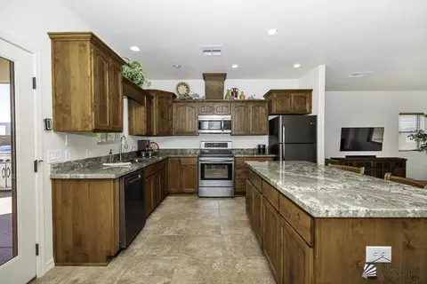 Kitchen - 12804 E 49 St, Yuma, AZ 85367 photo 4 of 5