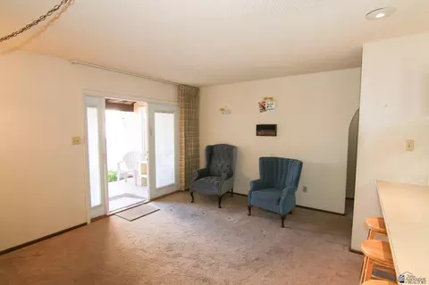 Living - 634 E 25 Pl, Yuma, AZ 85365 photo 3 of 5