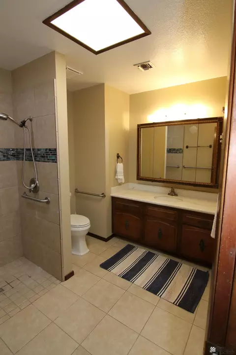 Bath - 634 E 25 Pl, Yuma, AZ 85365 photo 3 of 3