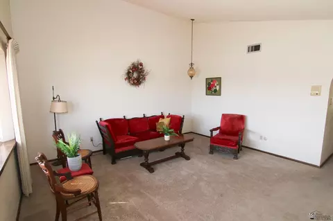 Living - 634 E 25 Pl, Yuma, AZ 85365 photo 1 of 5