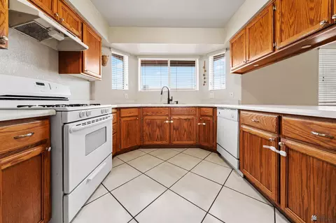 Kitchen - 8758 E 25 St, Yuma, AZ 85365 photo 3 of 3