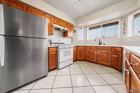 Kitchen - 8758 E 25 St, Yuma, AZ 85365 photo 2 of 3