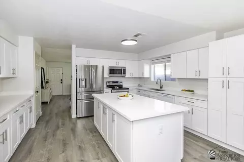 Kitchen - 7102 E 36 St, Yuma, AZ 85365 photo 2 of 3