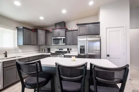 Kitchen - 11640 E 34 St, Yuma, AZ 85367 photo 2 of 4