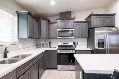 Kitchen - 11640 E 34 St, Yuma, AZ 85367 photo 4 of 4