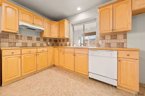 Kitchen - 13420 E 51 St, Yuma, AZ 85367 photo 3 of 3