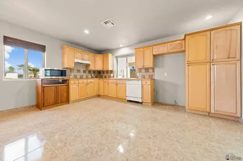 Kitchen - 13420 E 51 St, Yuma, AZ 85367 photo 2 of 3