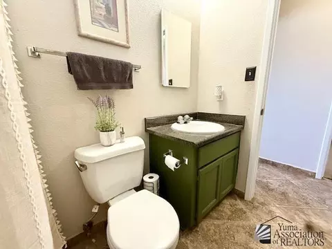 Bath - 8975 E 38 Pl, Yuma, AZ 85365 photo 2 of 4