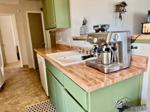 Kitchen - 8975 E 38 Pl, Yuma, AZ 85365 photo 4 of 5