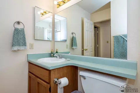 Bath - 2204 E 27 Ln, Yuma, AZ 85365 photo 2 of 4