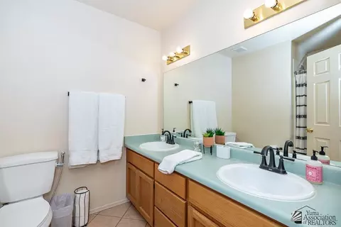 Bath - 2204 E 27 Ln, Yuma, AZ 85365 photo 4 of 4