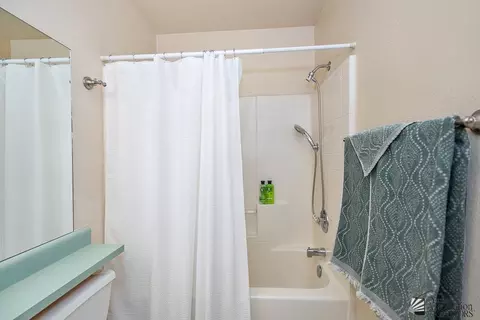 Bath - 2204 E 27 Ln, Yuma, AZ 85365 photo 3 of 4