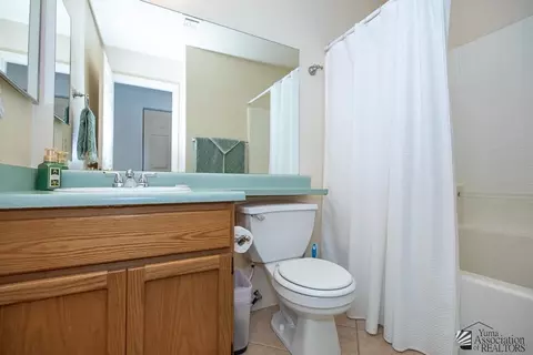 Bath - 2204 E 27 Ln, Yuma, AZ 85365 photo 1 of 4