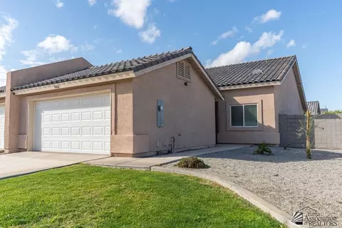 7406 39 St, Yuma, AZ 85365
